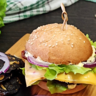 Бургер с запечёнными лесными грибами