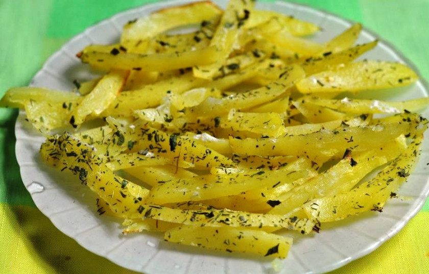 1. Этап. Диетическая картошка в духовке: И запеките в разогретой до 230 градусов духовке до румяной корочки.