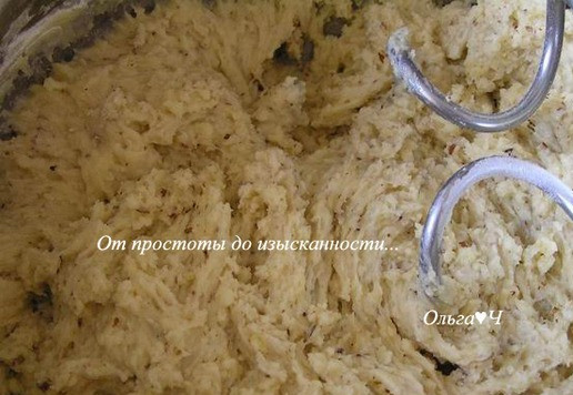 1. Этап. Кантуччини с миндалем: Хорошо перемешайте до однородности, тут я уже воспользовалась миксером с насадками для теста 