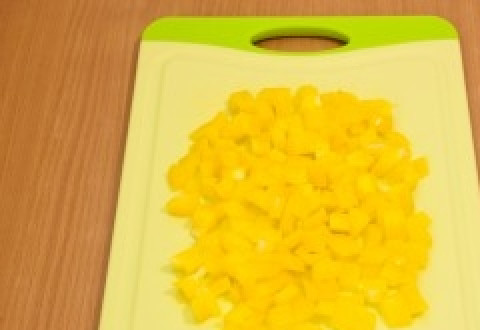 1. Этап. Салат Любимый с курицей: Болгарский перец