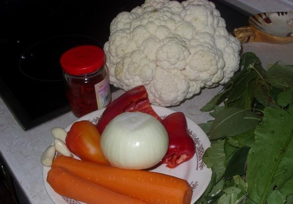 1. Этап. Цветная капуста консервированная: Подготовить овощи.