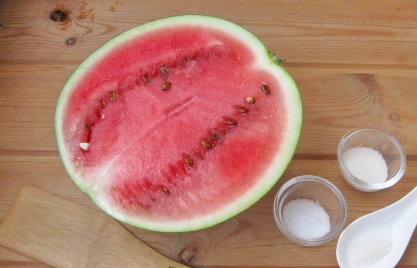 1. Этап. Арбузы в банке с лимонной кислотой: Подготовьте ингредиенты для приготовления арбуза в банке.