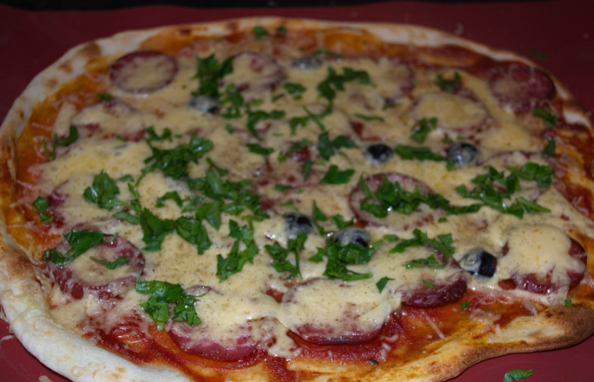 1. Этап. Супер-пицца: Сыр должен расплавиться, а не запечься. Я пиццу ещё люблю посыпать зеленью. Но это не обязательно.