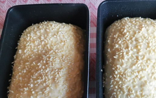 1. Этап. Хлеб Воздушный: В этот раз специально взвесила колобки. Тот, что слева весил на два грамма меньше правого. (Если весы меня не обманули?)