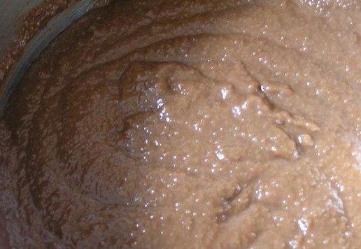 1. Этап. Шоколадно-лимонное мороженое: Хорошо перемешайте, накройте пленкой в контакт и остудите до комнатной температуры (для быстроты можно воспользоваться большой кастрюлей с ледяной водой).