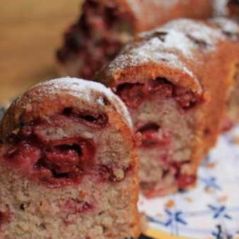 Миндальный пирог с вишней