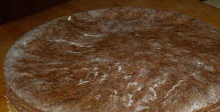 1. Этап. Торт Мишка: 5. Для складывания торта укладываем друг на друга лепешки попеременно, каждый корж смазывая кремом.