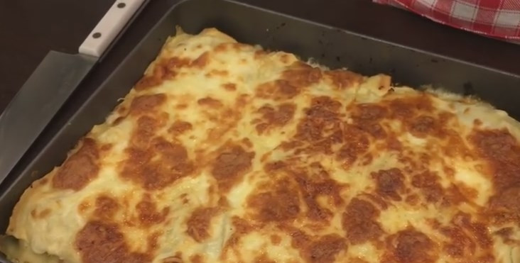 1. Этап. Вкусная домашняя лазанья (плюс рецепт теста): 13. Запекать лазанью нужно 25 минут в духовке при температуре 180 градусов. После приготовления пусть постоит 10-15 минут, пока макароны не впитают в себя влагу от соусов. Получается божественно!