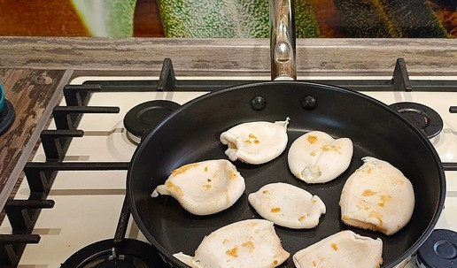 1. Этап. Секретный рецепт жареных кальмаров: По одной минуте, не более.