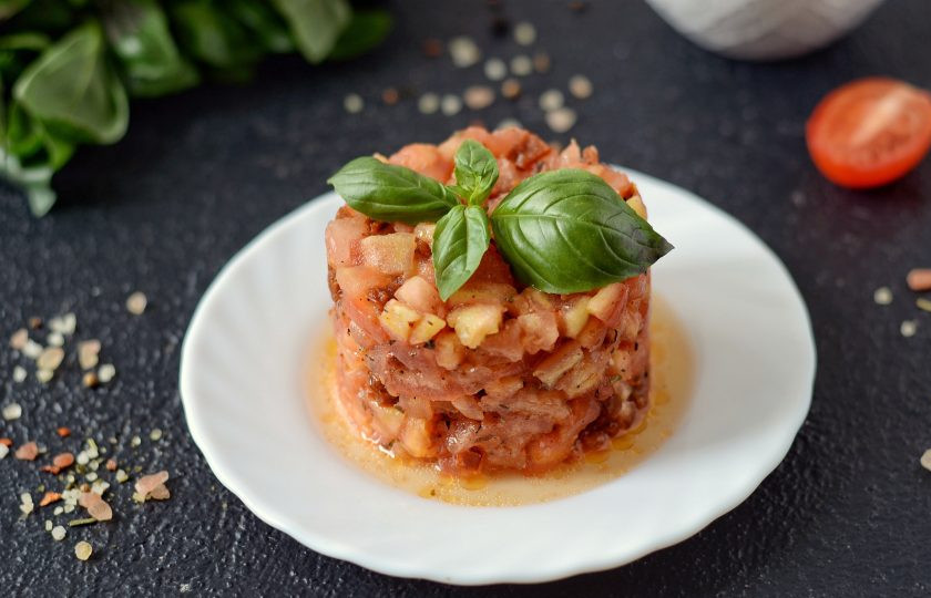 1. Этап. Тартар из помидоров: Тартар из помидоров готов, приятного аппетита!