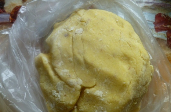 1. Этап. Печенье желейное: 5. Замешиваю тесто, затем кладу его в полиэтиленовый пакет или в пищевую пленку и отправляю в холодильник на 30 минут.