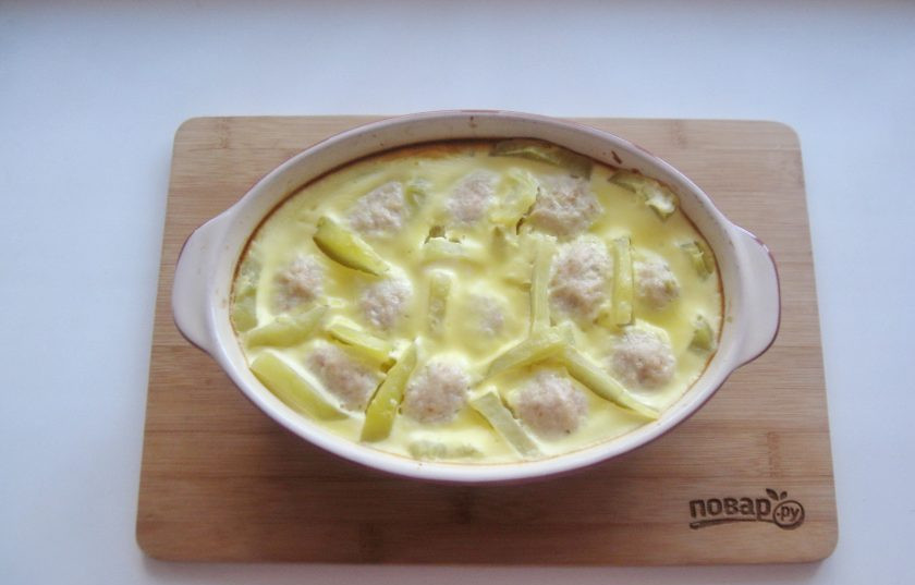 1. Этап. Запеканка с тефтелями: Запекайте в духовке 30-35 минут при температуре 185 градусов.