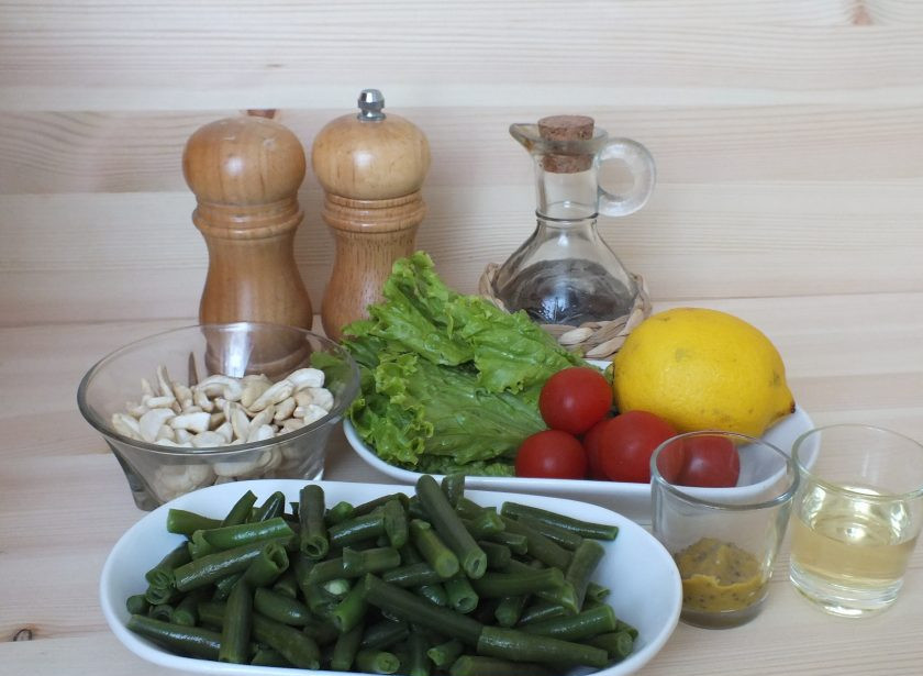 1. Этап. Салат из зеленой фасоли с орехами: Подготовьте необходимые ингредиенты.