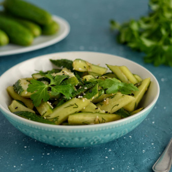 Острый салат из огурцов