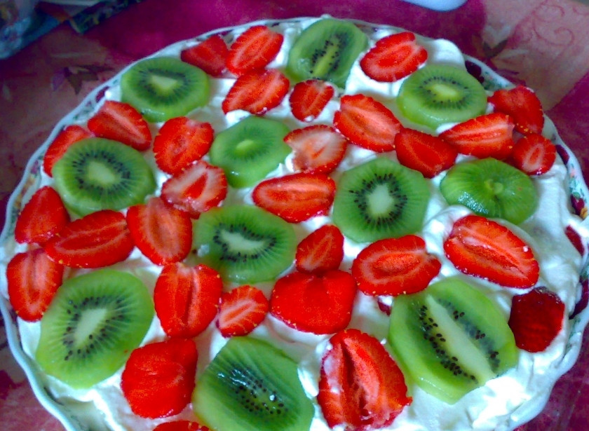 1. Этап. Торт из пряников и бананов: 6. Украшаем торт, ставим в холодильник пропитаться. Приятного аппетита!