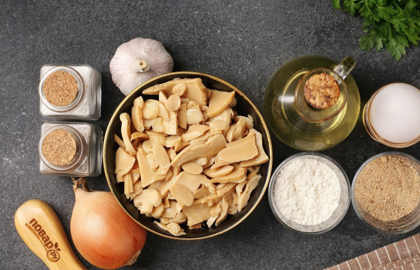 1. Этап. Котлеты из маринованных грибов: Подготовьте все ингредиенты.