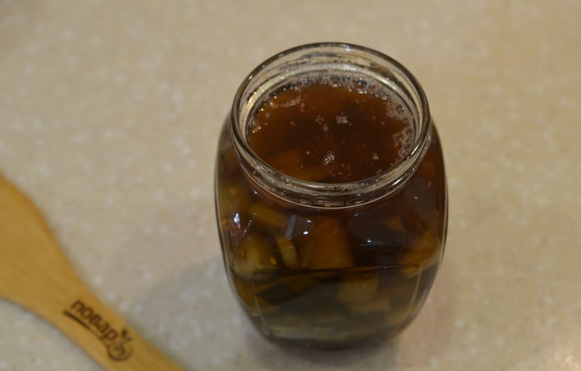 1. Этап. Баклажаны на зиму (как грибы): 4. Разложите по стерилизованным банкам и закатайте прокипяченными крышками.