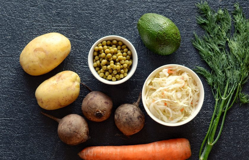 1. Этап. Винегрет с авокадо: Подготовьте все ингредиенты.