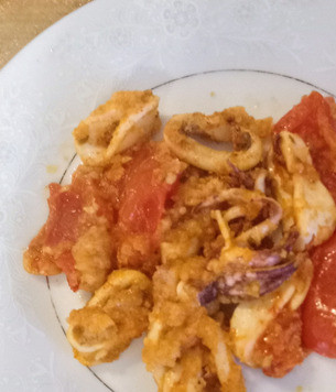 1. Этап. Закуска из кальмаров с помидорами: Вынуть из духовки. Закуска готова. Приятного аппетита.