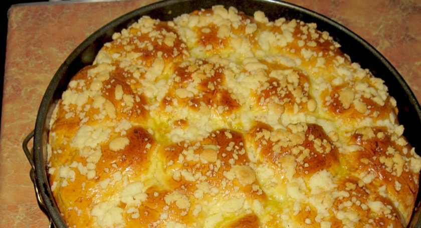 1. Этап. Сдобные булочки на кефире: Выпекаем в духовке при температуре 180 градусов около получаса, пока булочки не зарумянятся. Булочки легко отделяются друг от друга и получаются вкусными и ароматными. Приятного аппетита!