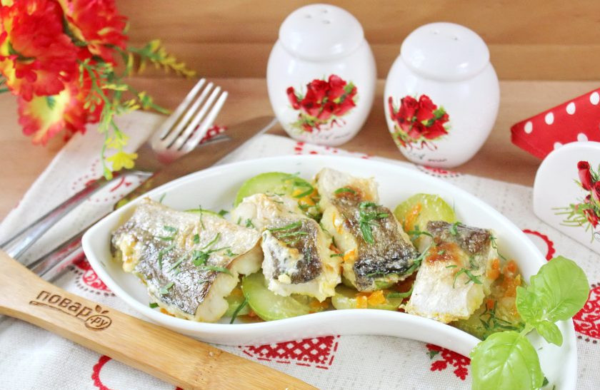 1. Этап. Хек с кабачками в духовке: Хек запечённый в духовке с кабачками готов. Подавайте к столу в обед или на ужин.