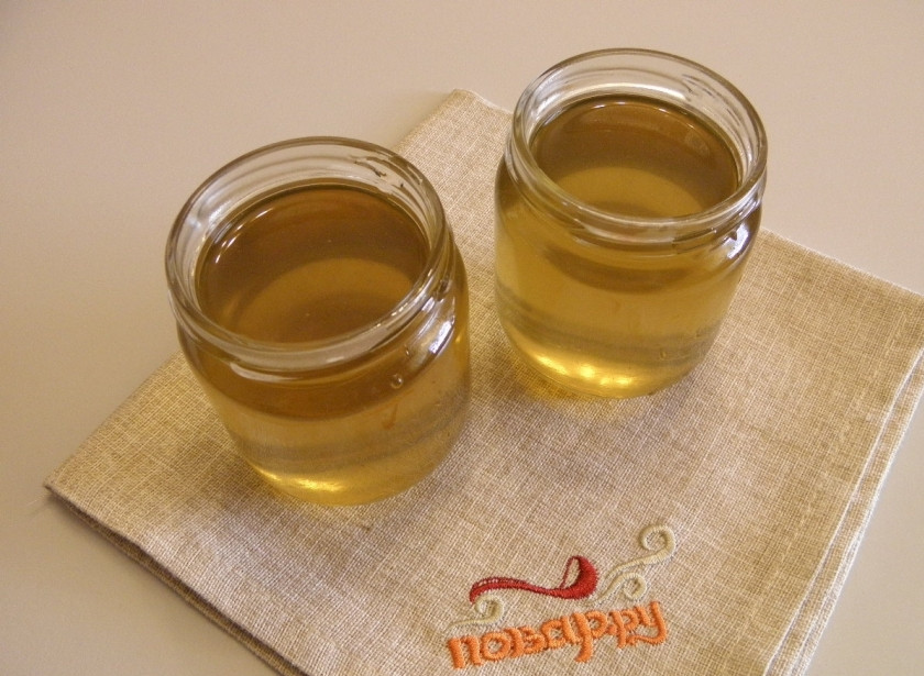 1. Этап. Варенье из акации: 5. Варенье поместите в простерилизованные банки, закатайте. Закутав в одеяло, дайте им остыть. Храните в темном, прохладном месте.