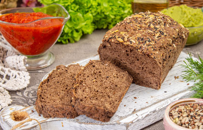 1. Этап. Льняной кето-хлеб: Готовый хлеб подавайте с чем любите. Храните в холодильнике в чистом, сухом контейнере. Приятного аппетита!