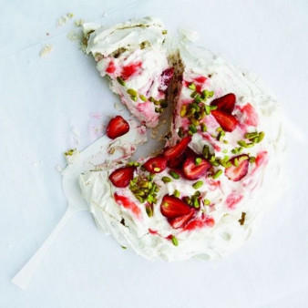 Pistachio Pavlova with Rhubarb Cream