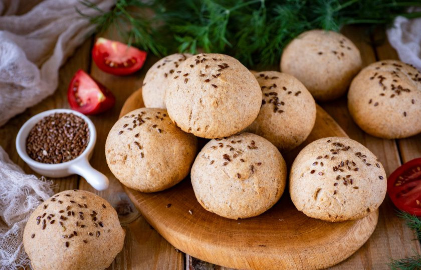 1. Этап. Булочки ржано-пшеничные: Готовые булочки можно подавать сразу же к столу.