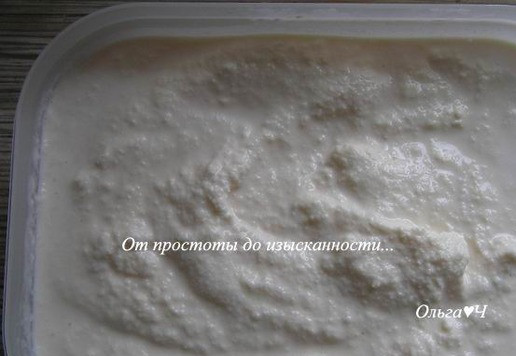 1. Этап. Арбузное мороженое: Хорошо перемешивайте массу через каждые 40-50 минут до нужной консистенции мягкого или более твердого мороженого, как у меня.