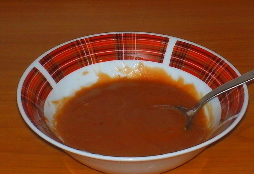 1. Этап. Вкусная курочка: 3. В отдельную миску добавляю кетчуп, горчицу и мед (у меня жидкий), вливаю подсолнечное масло, перемешиваю.