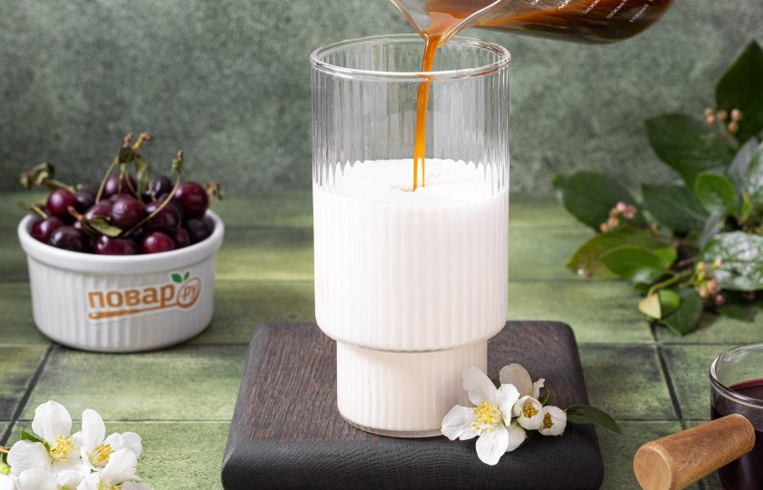 1. Этап. Вишневый айс латте: Затем кофе.