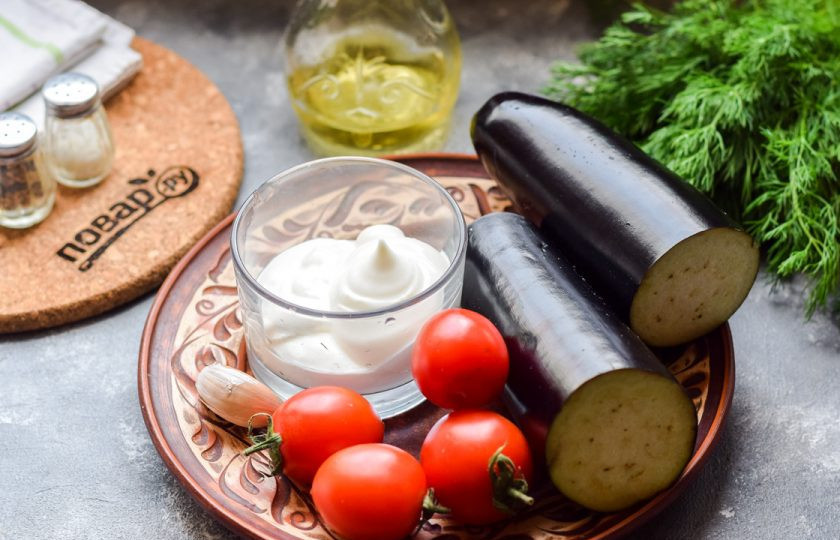 1. Этап. Пикантные баклажаны: Подготовьте ингредиенты.