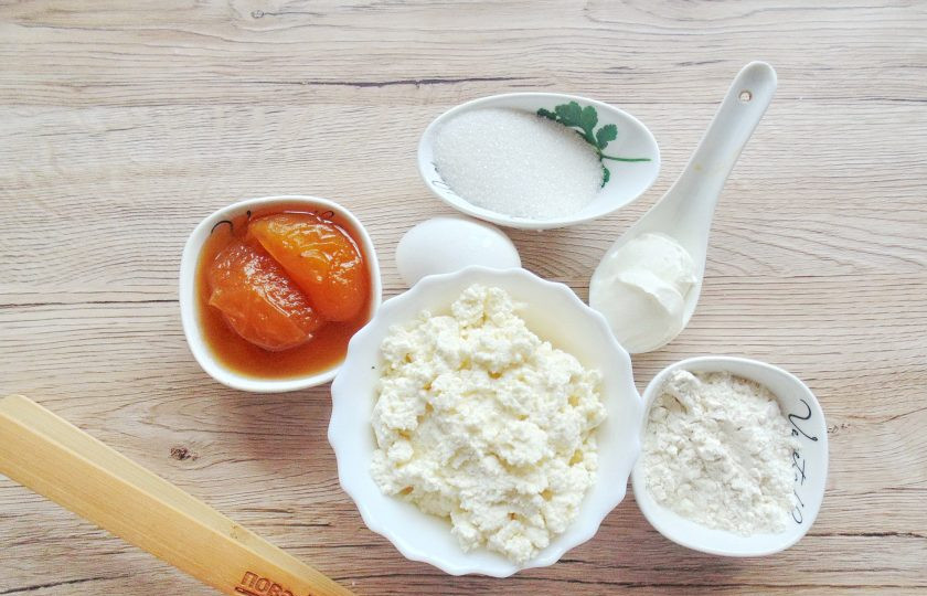 1. Этап. Творожная запеканка с абрикосами: Подготовьте ингредиенты для приготовления запеканки.