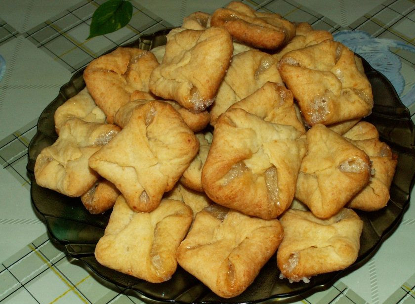 1. Этап. Творожные конвертики с сахаром: 12. Готовое печенье можно посыпать сахарной пудрой (после остывания). Приятного чаепития!