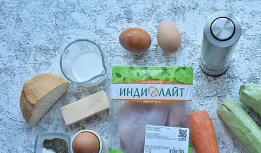 1. Этап. Нежное суфле из индейки с кабачком: Подготовьте продукты по списку. В суфле можно добавить любые овощи, специи, зелень которые вам нравятся.