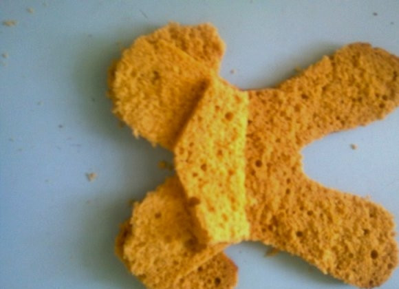 1. Этап. Торт Собачка из крема: А вот так мы их будем собирать. Вырезаем детали в двух экземплярах, чтобы придать собачке высоту и объем.