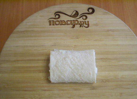 1. Этап. Лаваш с рисом и яйцом: Получаем конвертик. Так же поступаем с остальными кусочками лаваша и начинкой.