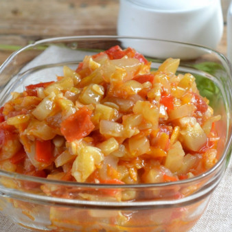 Икра кабачковая с перцем и помидорами