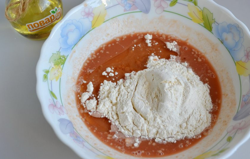 1. Этап. Томатные булочки: 3. Добавьте масло, муку.