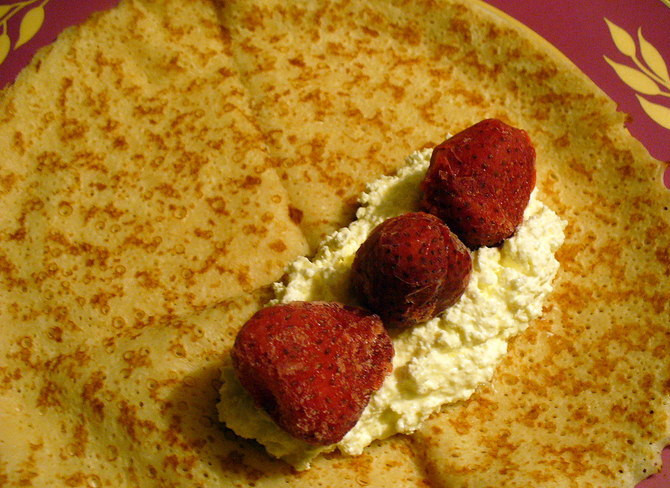 1. Этап. Блинчики с творогом и ягодами: По вкусу ягоды могут быть разными.