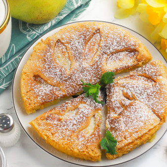 Шарлотка с грушами в аэрогриле