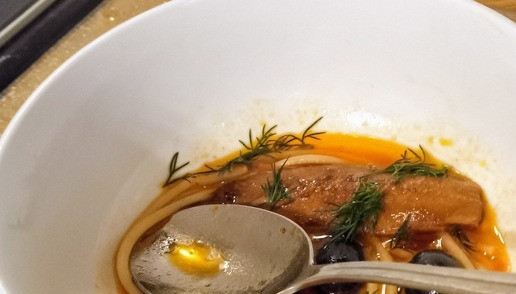 1. Этап. Спагетти путтанеска: Спагетти путтанеска готова. Посыпать пармезаном и зеленью. Приятного аппетита.