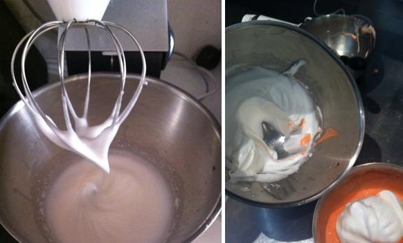 1. Этап. Мусс из ягод: 5. А после в несколько этапов добавьте белки. Готовый мусс разложите по небольшим формочкам (креманкам или бокалам) и уберите на 5-6 часов в холодильник перед подачей.