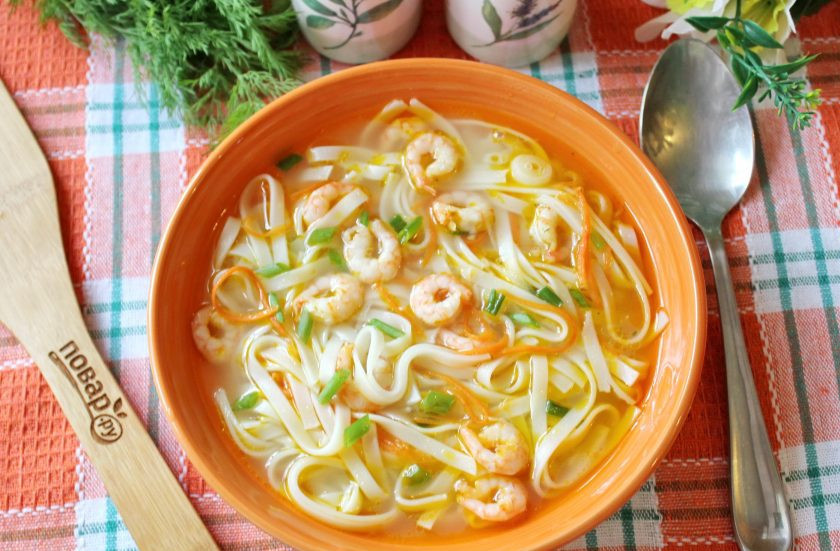 1. Этап. Суп с креветками и лапшой: Суп с креветками и лапшой готов. Подавайте на первое в обед.