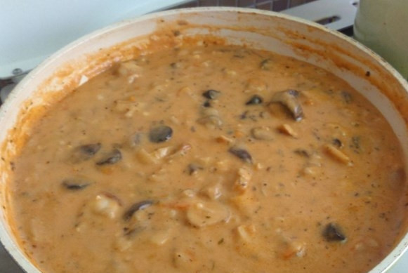 1. Этап. Грибная подлива к гречке: Когда подлива станет достаточно густой, можете выключать огонь и добавить подливу к гречке. Приятного аппетита!