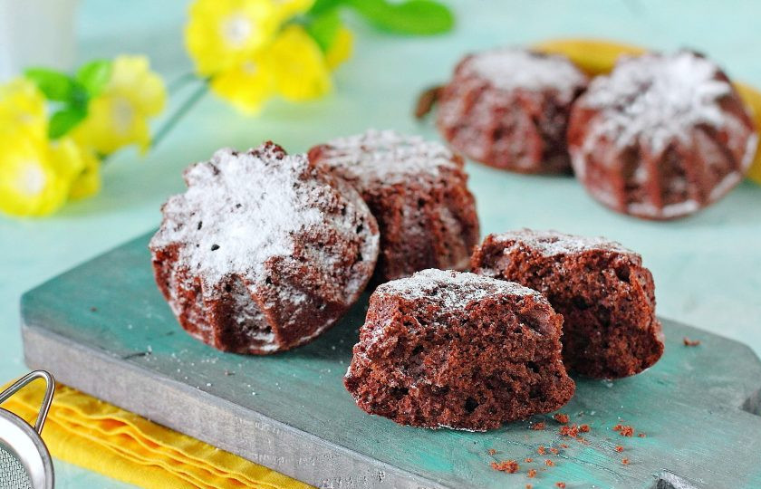 1. Этап. Шоколадно-банановые кексы: Шоколадно-банановые кексы готовы. По желанию перед подачей можно посыпать кексы сахарной пудрой. Приятного аппетита!