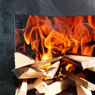 1. Этап. Казан-кебаб: Готовится мясо в казане около 40 минут. Огонь, при этом, должен быть равномерным, и пламя должно слегка касаться казана. Приблизительно на 30-ой минуте готовки под крышкой вся жидкость в казане выпарится и мясо начнет жариться - тогда нужно будет разок снять крышку, перемешать мясо, вновь накрыть крышкой и оставить еще минут на 10.