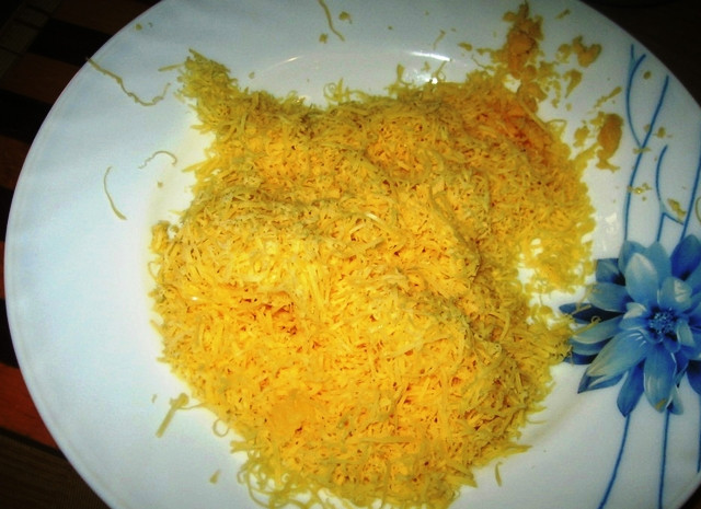 1. Этап. Пенне с болгарским перцем и брокколи: Сыр потрите на терке.