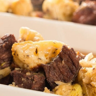 Говядина, тушеная с цветной капустой